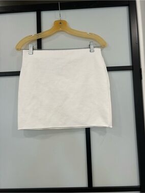 Zara White Mini Skirt - Simple Tailored Silhouette